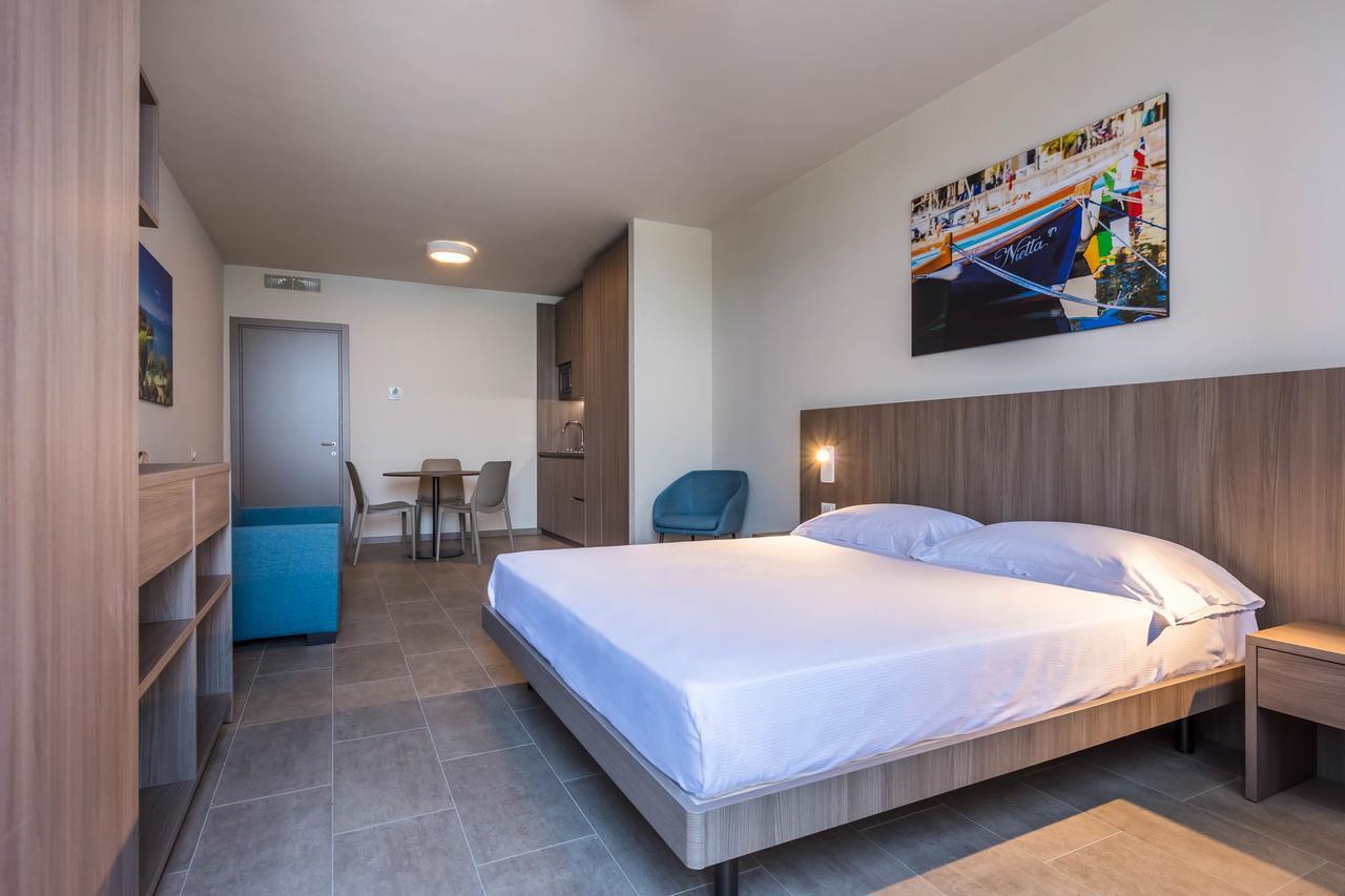 Le Torri Del Garda Familyspa Resort 토리델베나코 외부 사진