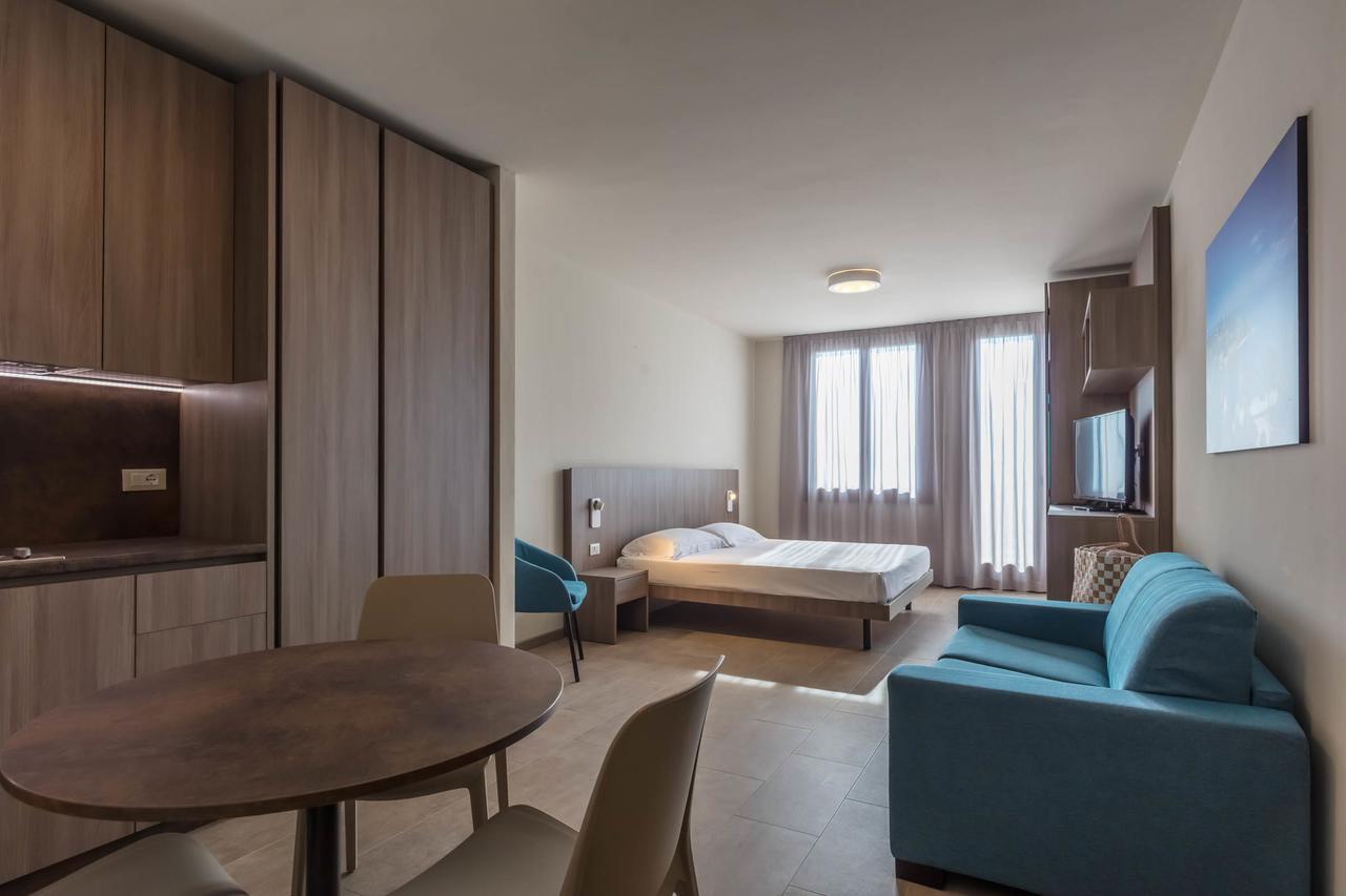 Le Torri Del Garda Familyspa Resort 토리델베나코 외부 사진