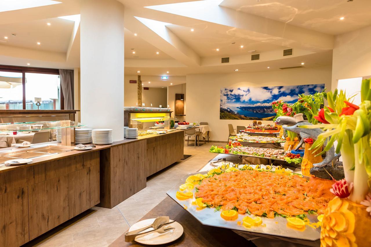 Le Torri Del Garda Familyspa Resort 토리델베나코 외부 사진